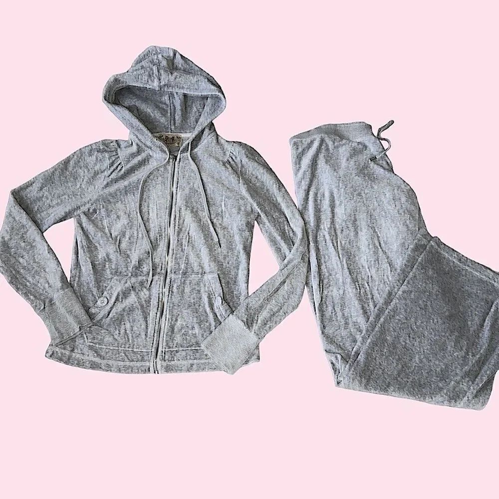 RareβVintageβJuicyΒ Coutureβ
Warmup!